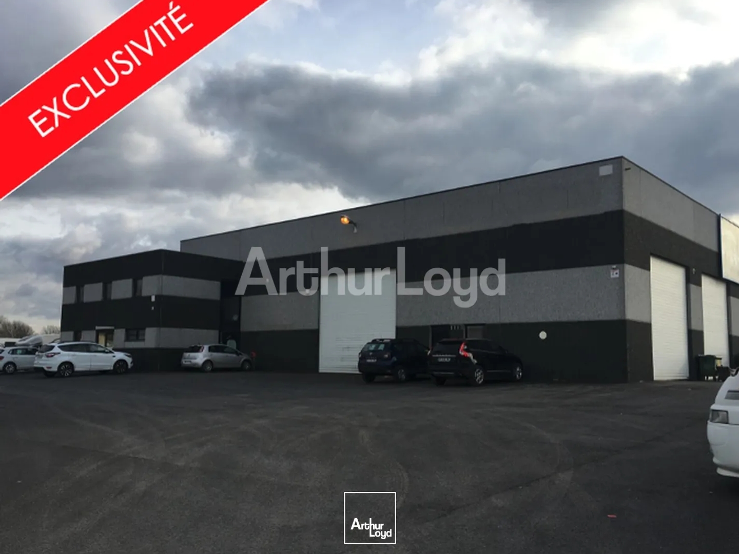 Bâtiment d'activité à vendre à Sailly-Labourse avec grand showroom et visibilité