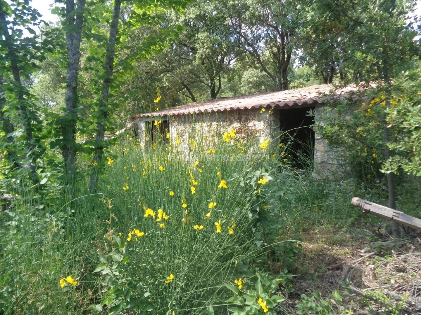 Terrain 1740 m²
