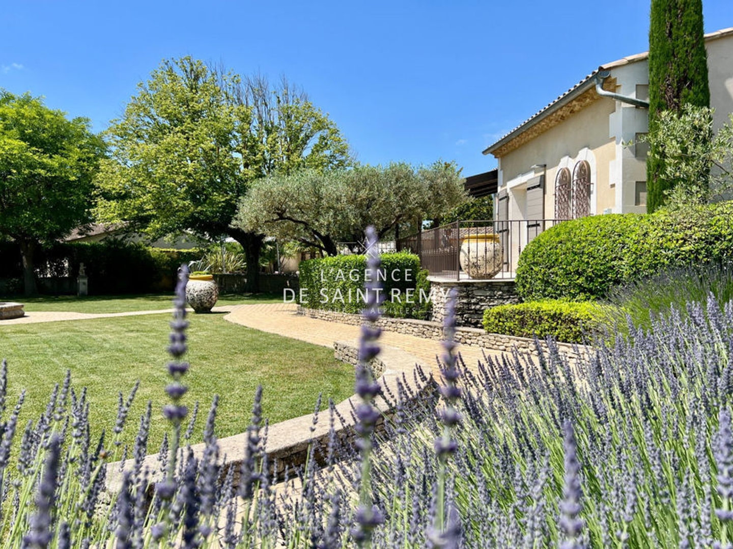 Maison à vendre - 6 pièces - 300m2 - Maillane (13910)