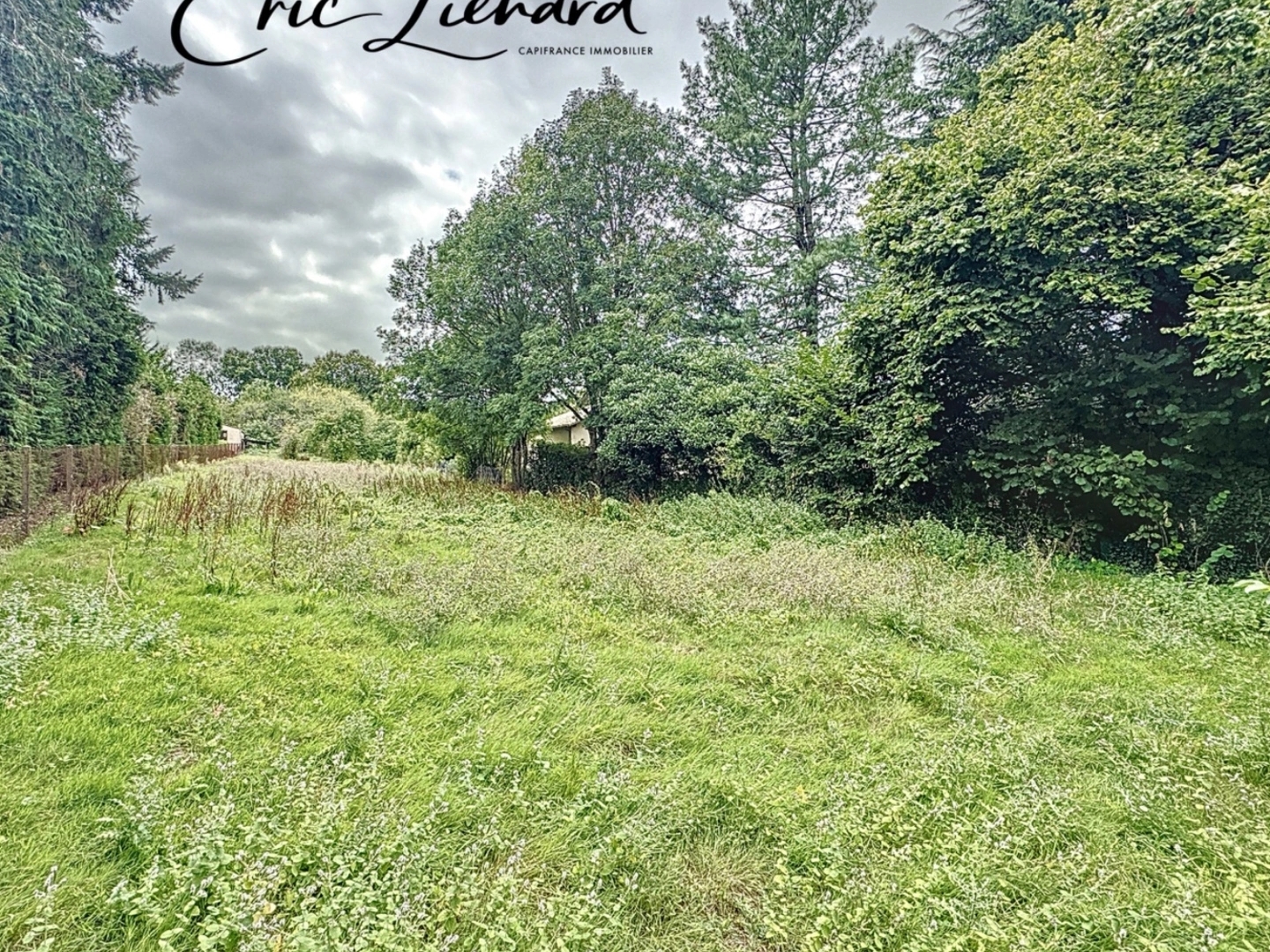 Terrain 2106 m²