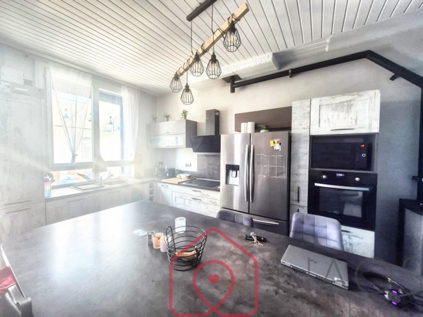 Immeuble à vendre - 6 pièces - 143m2 - La Brillanne (04700)