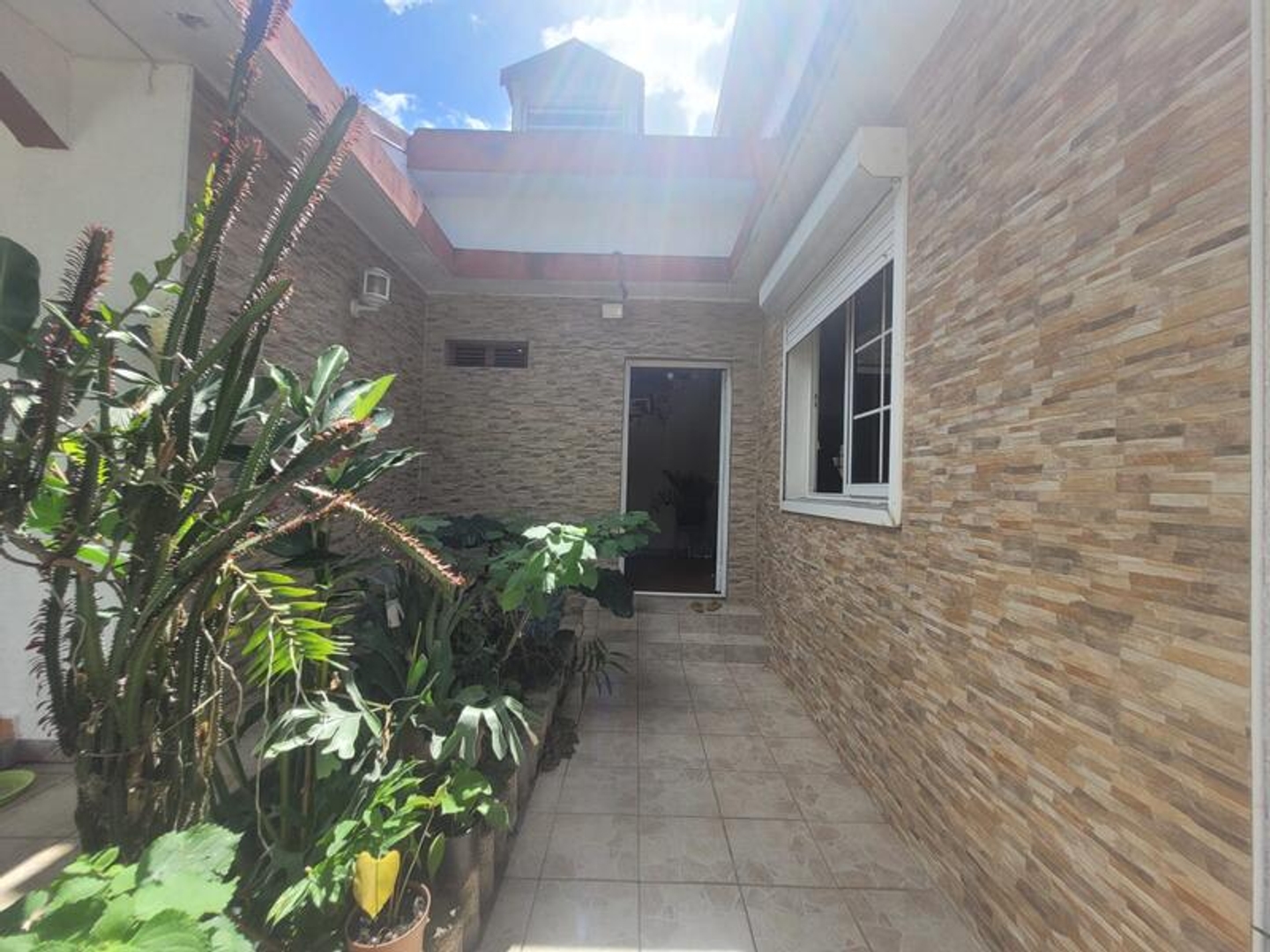 Maison à vendre - 5 pièces - 247m2 - Baie-Mahault (97122)