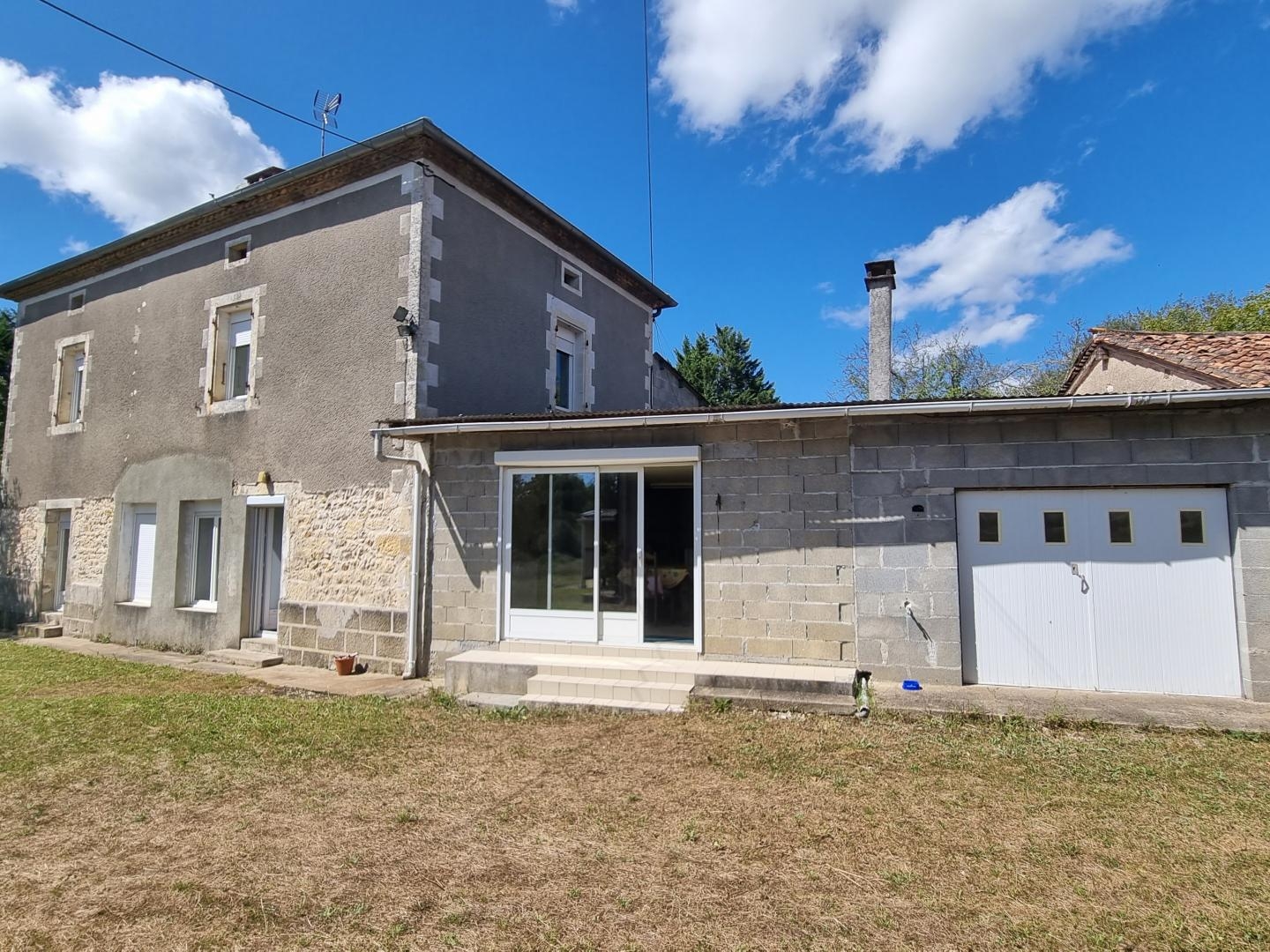 Maison à vendre - 4 pièces - 169m2 - Lussas-Et-Nontron... (24300)