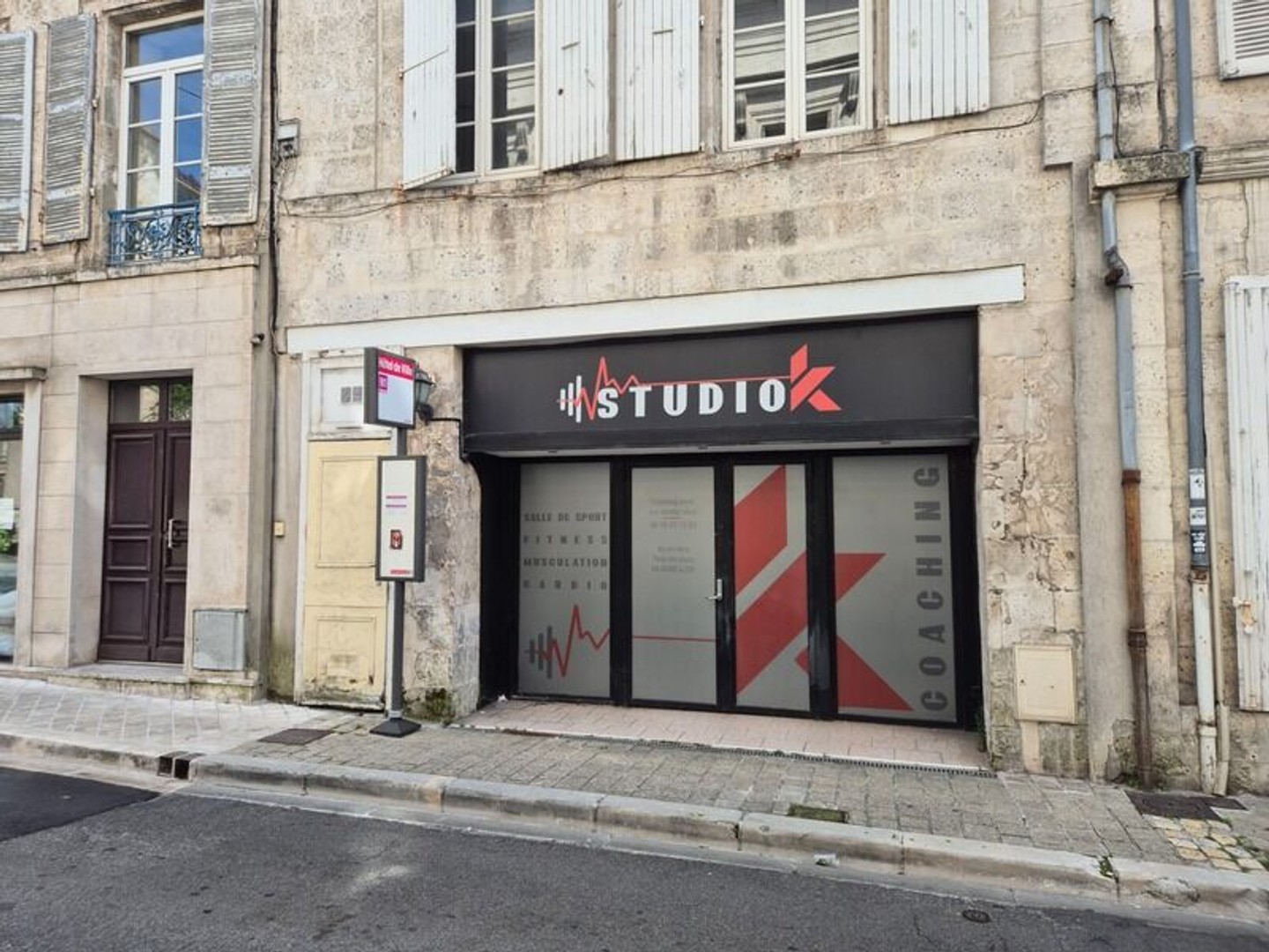 Local Commercial, 220 m2, face hôtel deVille