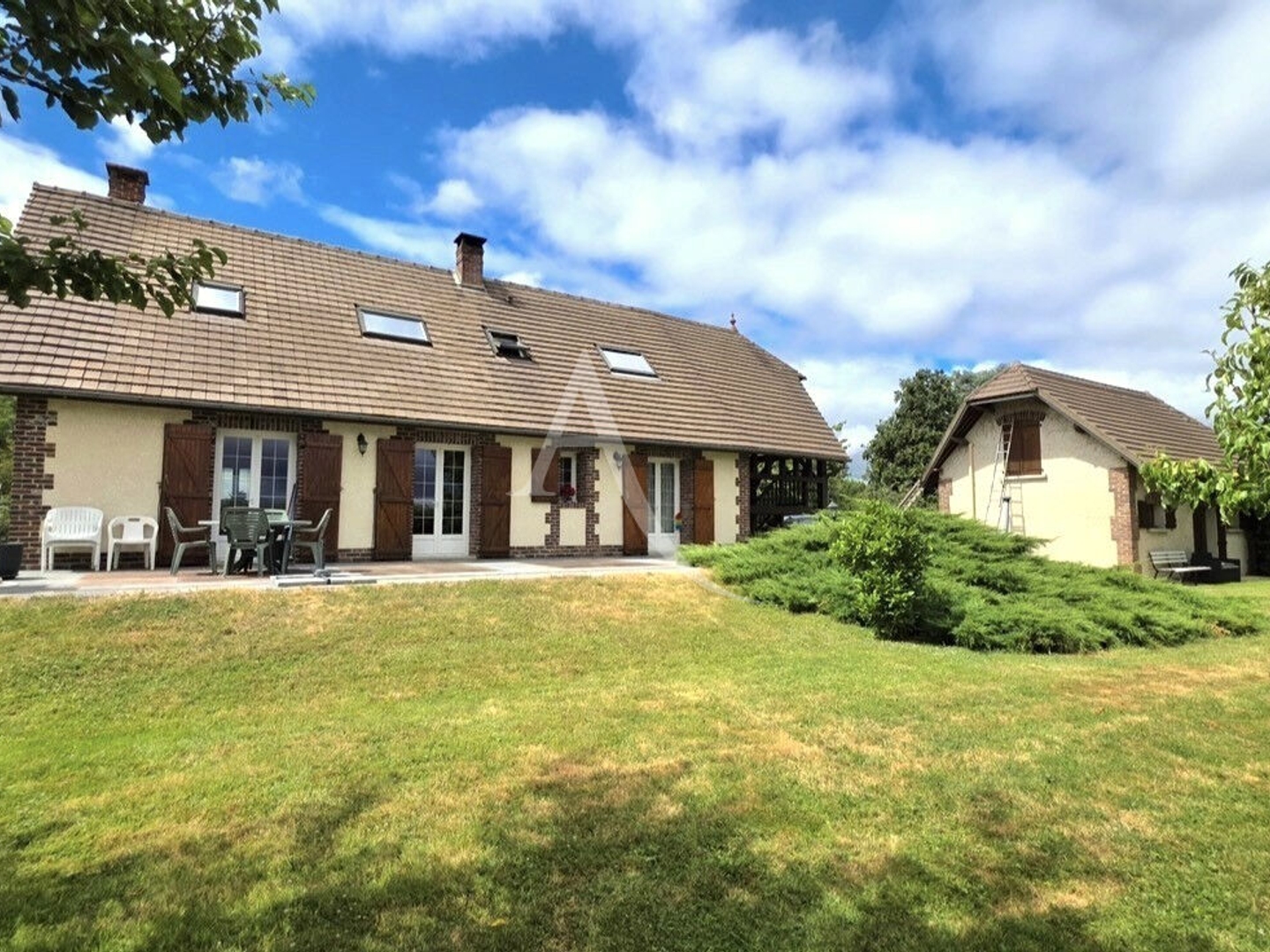Immeuble à vendre - 8 pièces - 203m2 - Étrépagny (27150)