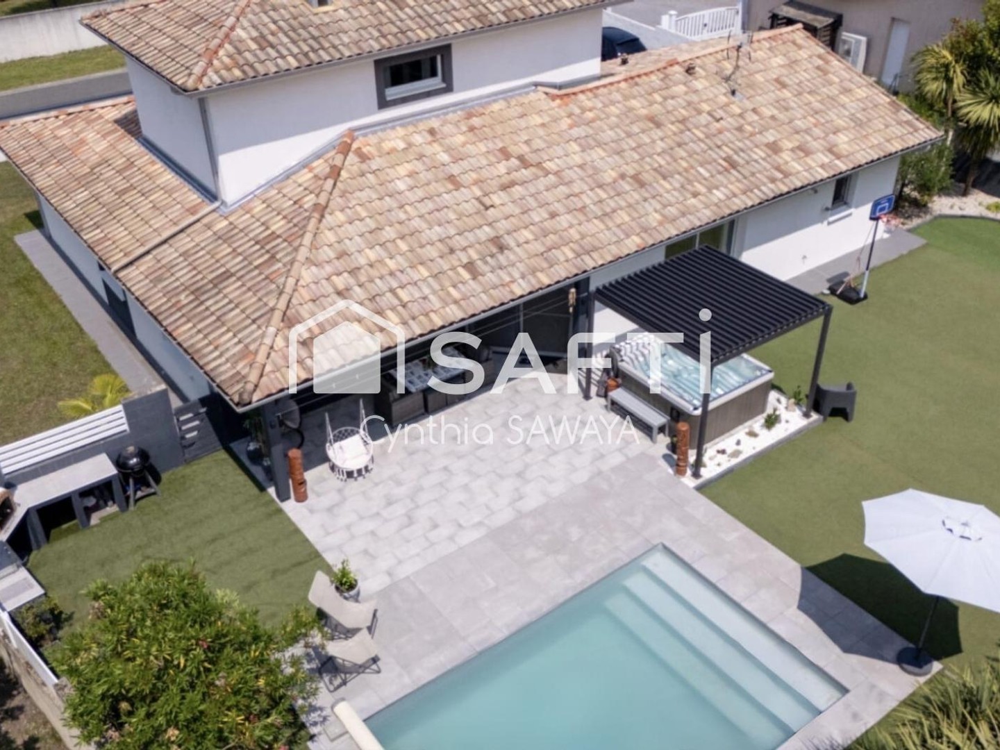 Superbe maison sur belle parcelle avec piscine, au calme