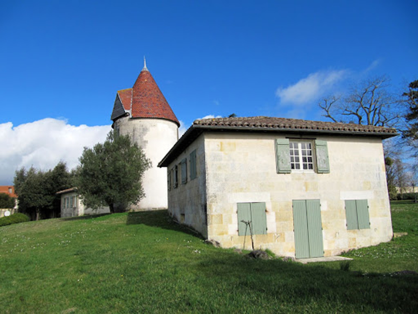 Maison à vendre - 750m2 - Meschers-Sur-Gironde (17132)