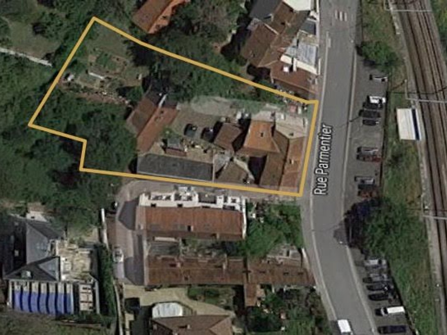 Local 690 m²