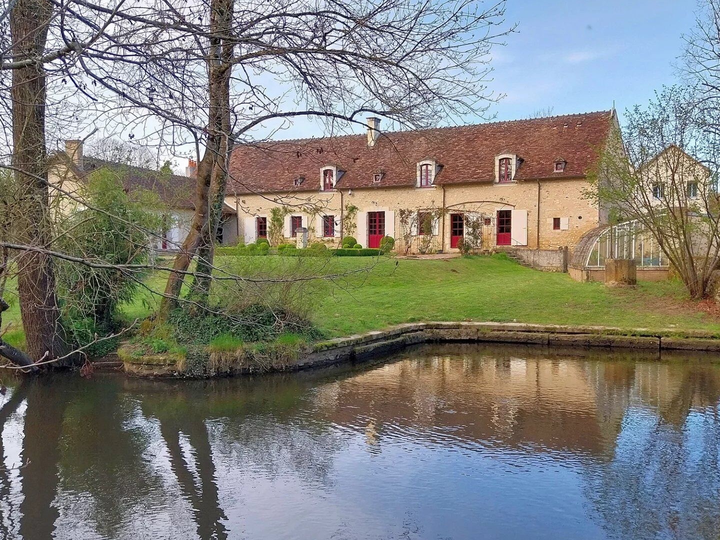 Propriété avec 2 moulins à vendre proche Saint Savin 86