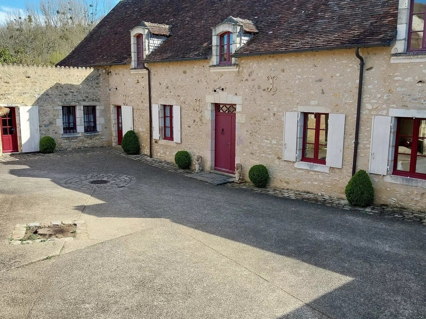 Maison à vendre - 18 pièces - 710m2 - La Bussière (86310)