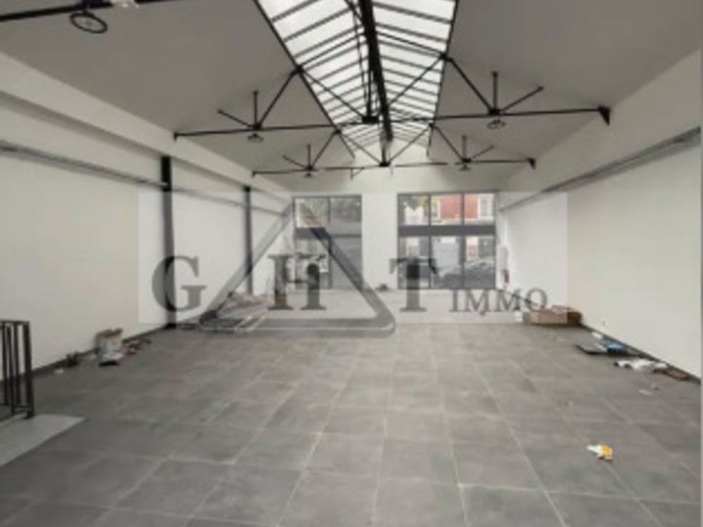 BOUTIQUE À VENDRE DE 275 M2 SUR MONTREUIL !