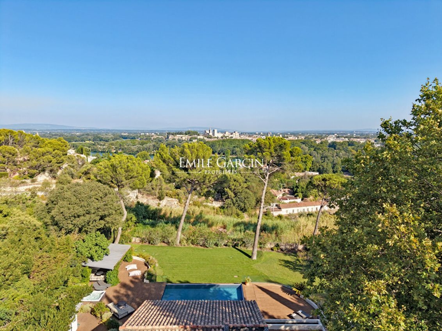 Maison à vendre - 7 pièces - 313m2 - Villeneuve-Lès-Av... (30400)