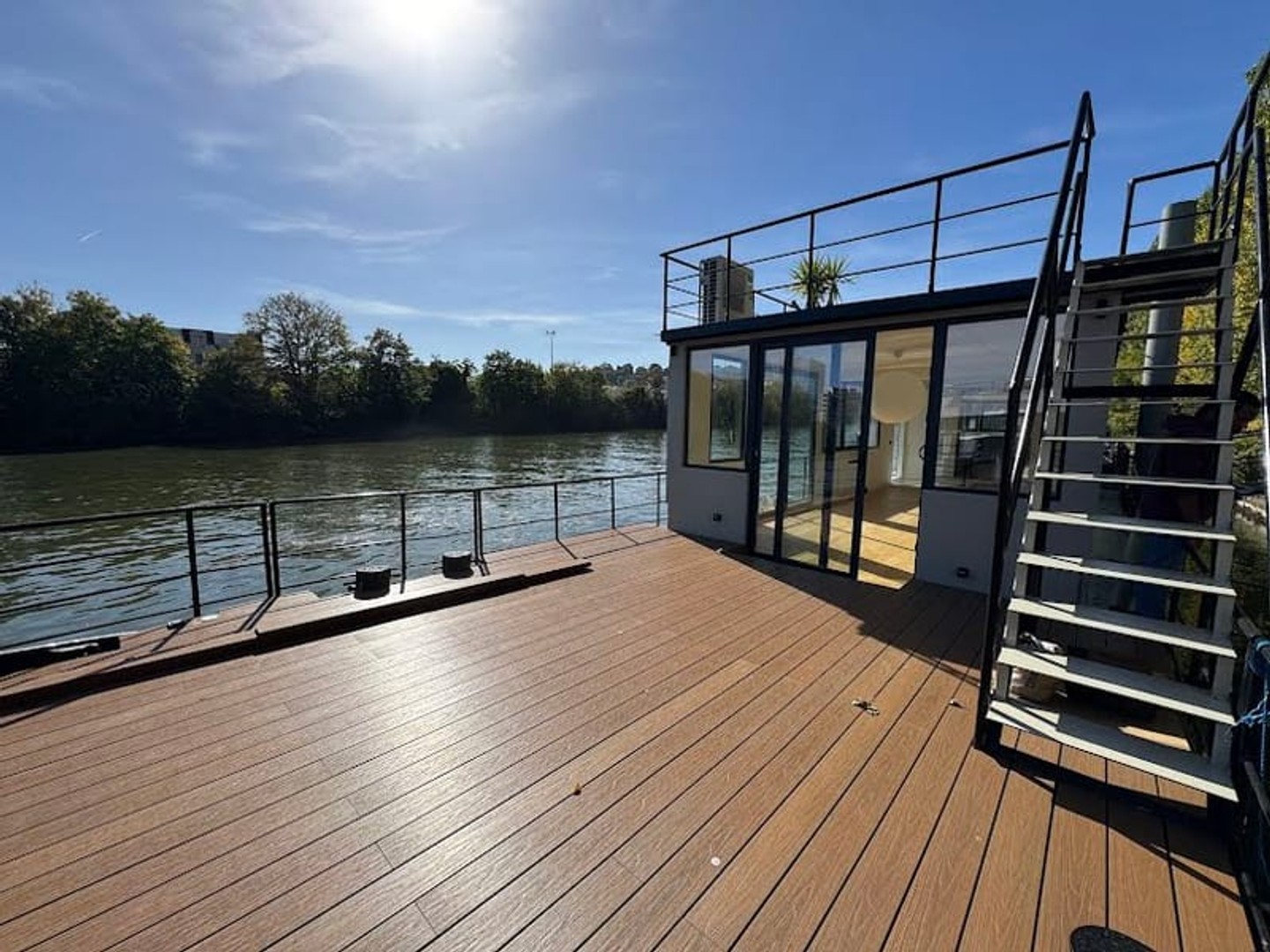 Péniche 6 pièces 150 m²