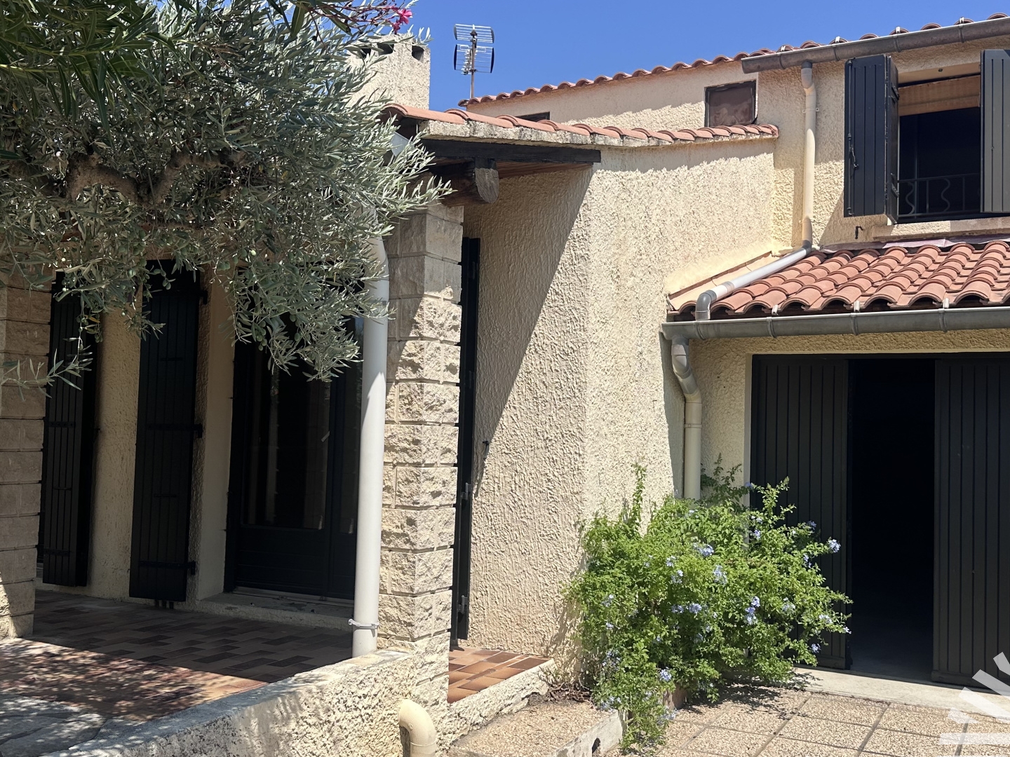 Maison 4 chambres + garage + jardin Centre Noves à pied - Fort potentiel