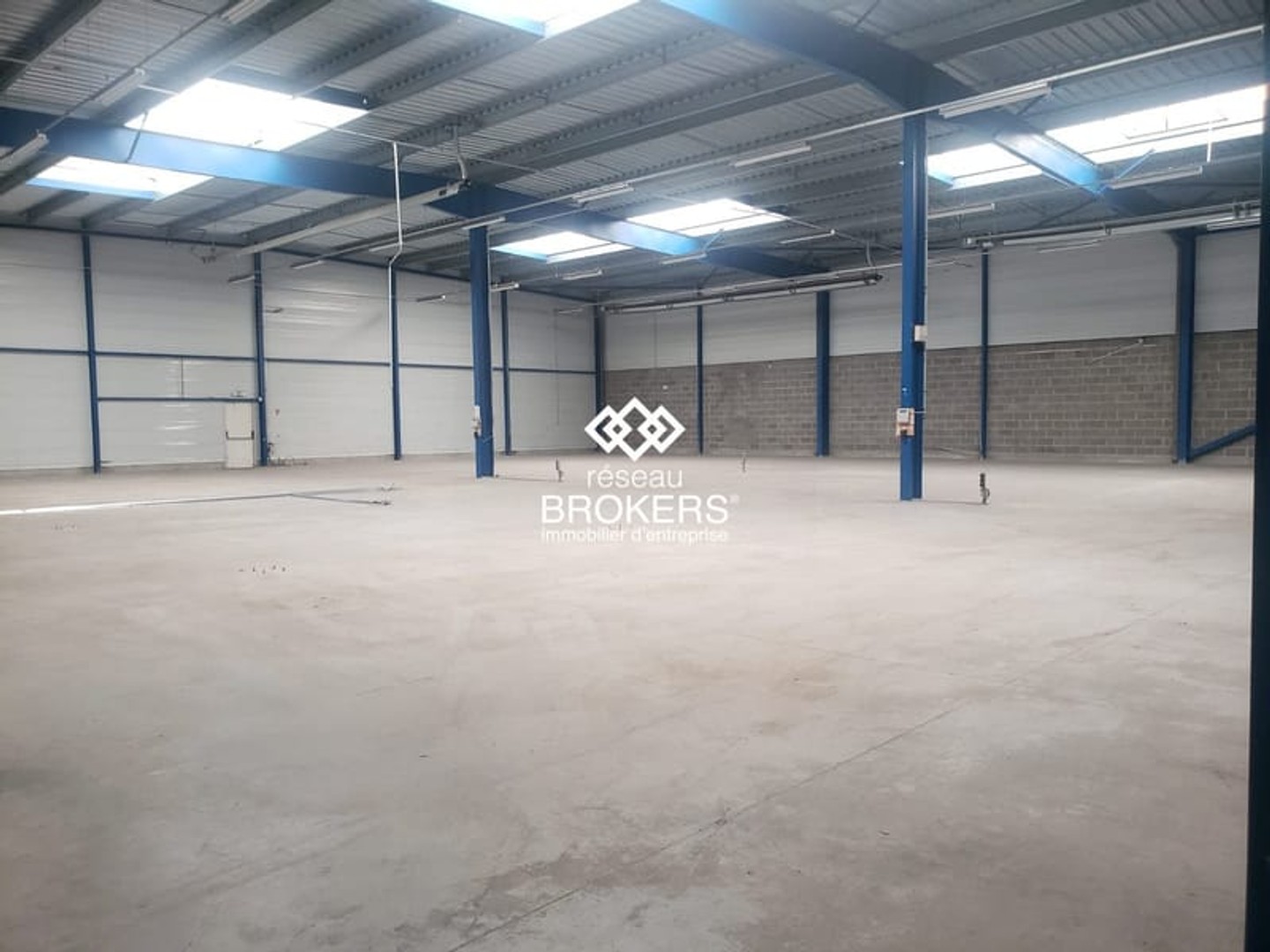 Immeuble industriel 1500 m²