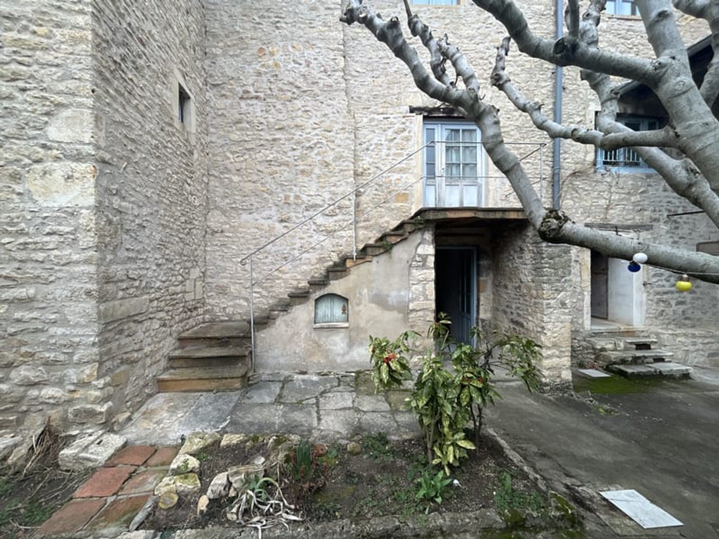 ANSE - Appartement plein de charme avec terrasse, box et cav
