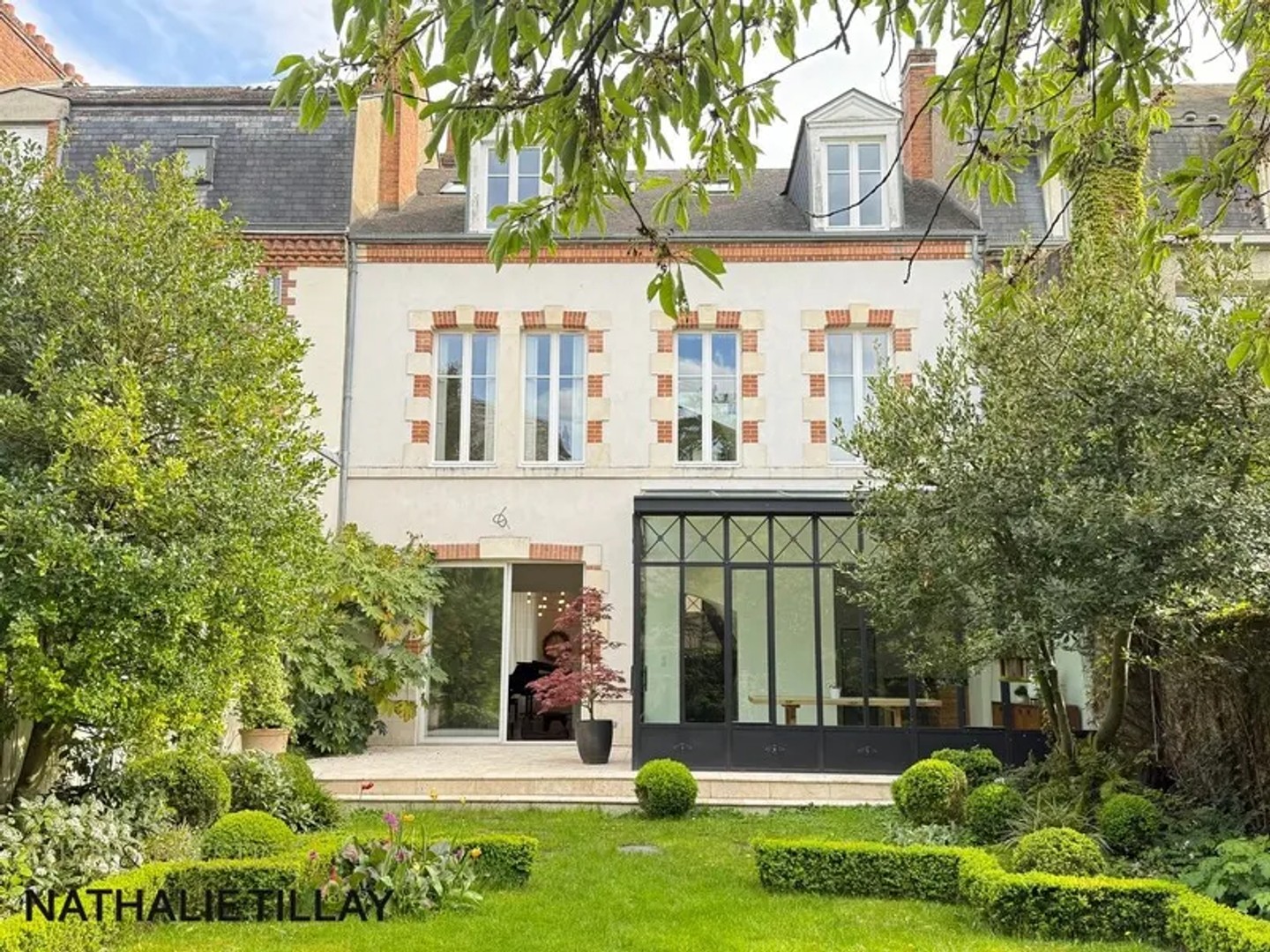 Maison 9 pièces 216 m²