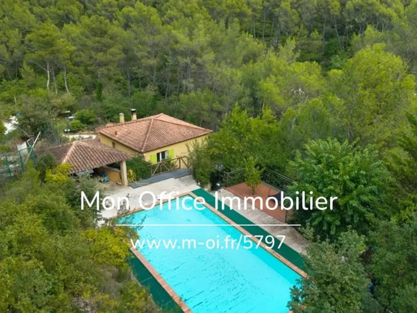 Référence : 5797-GBE. - Maison 5 pièces avec piscine et pool house