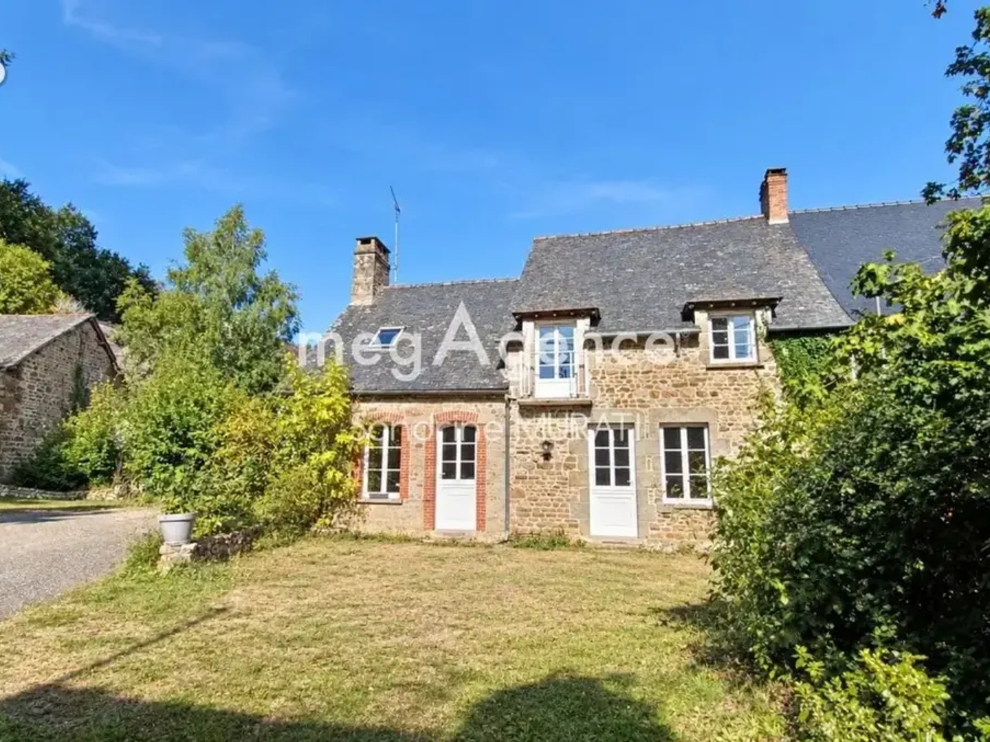 Gesvres maison de campagne 157 m² dependance hangar 600 m²