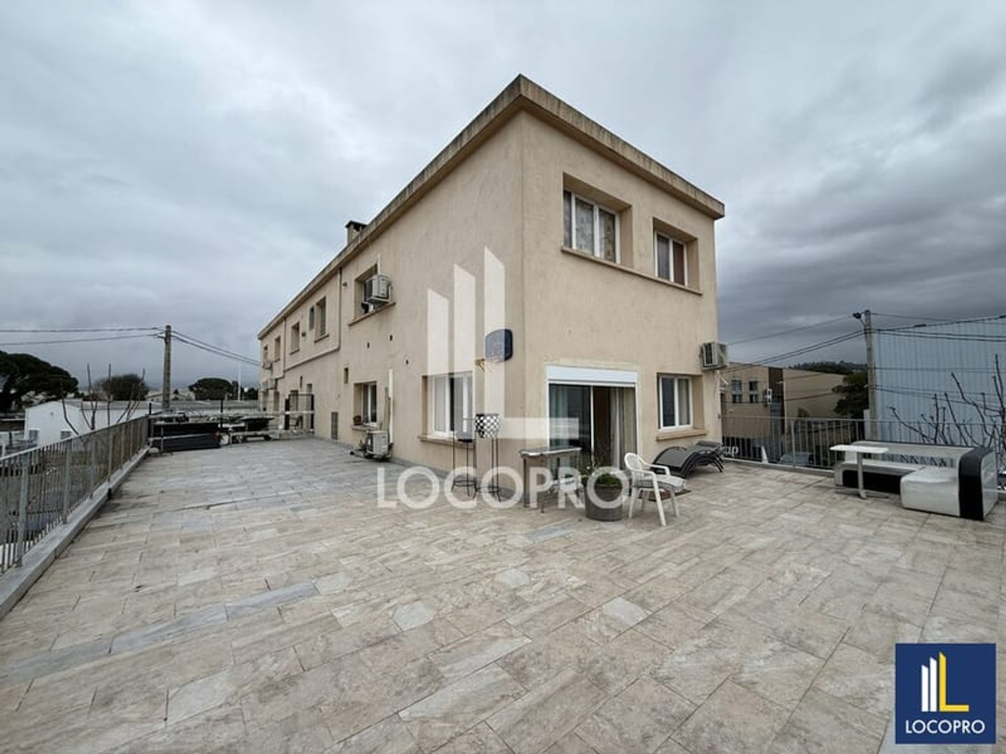 A VENDRE - BUREAUX - 480 M2 DIVISIBLES - CANNES LA BOCCA