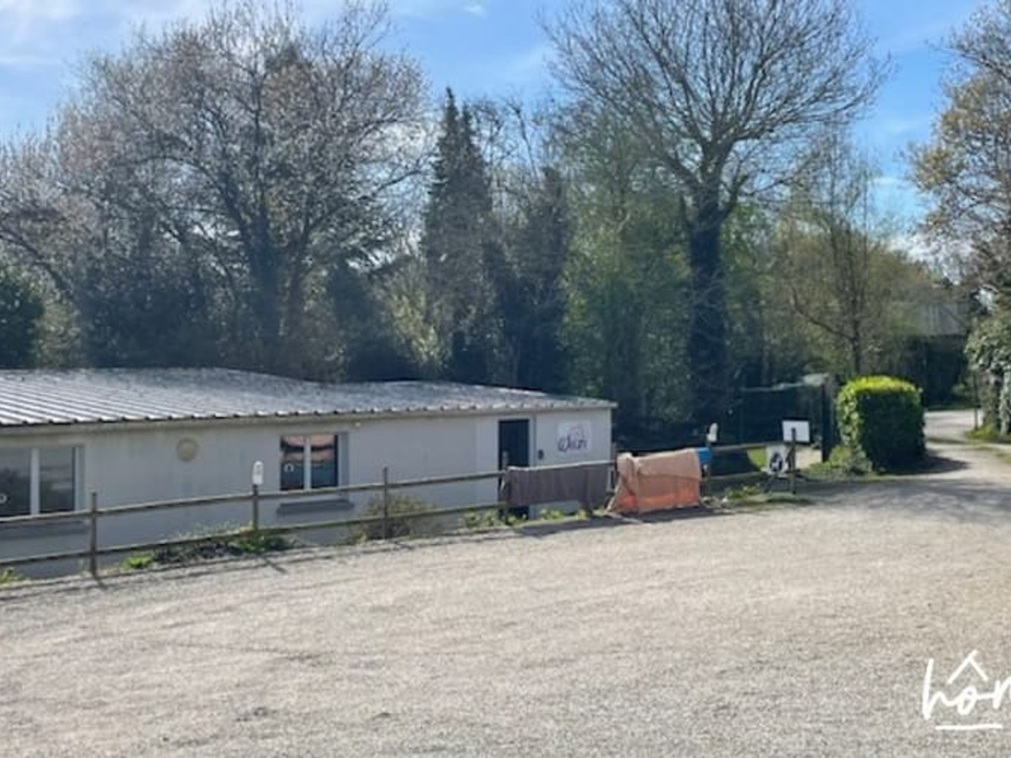 Local commercial 240 m²