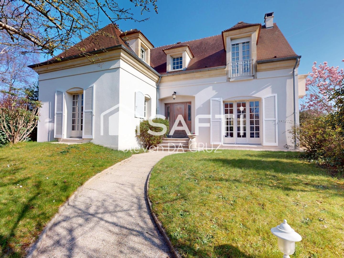 Maison 4 chambres et un bureau, double séjour, garage, jardin
