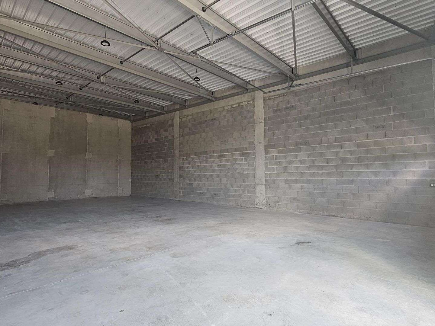 Local 183 m²