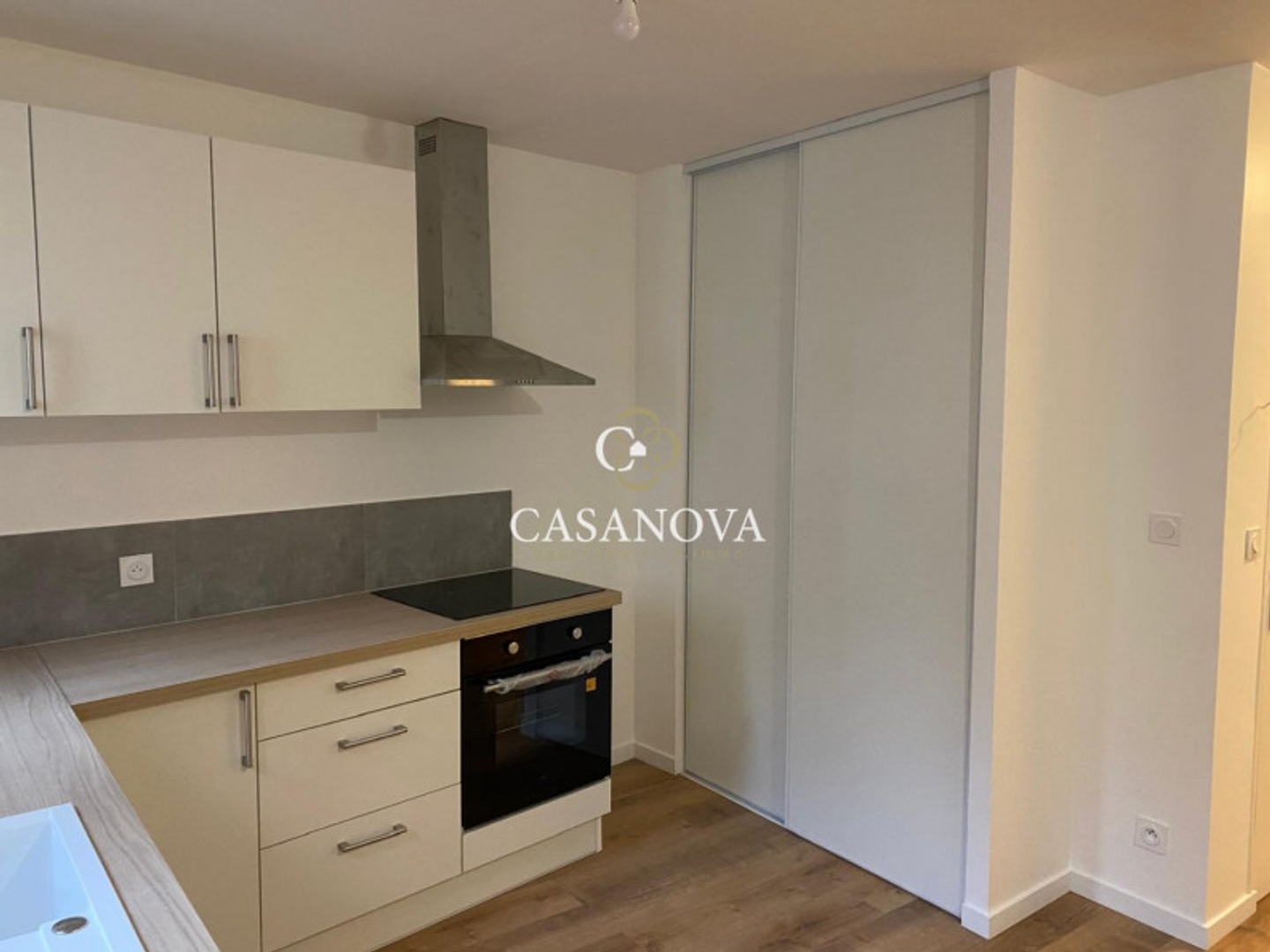 Immeuble à vendre - 206m2 - Clermont-L'hérault (34800)