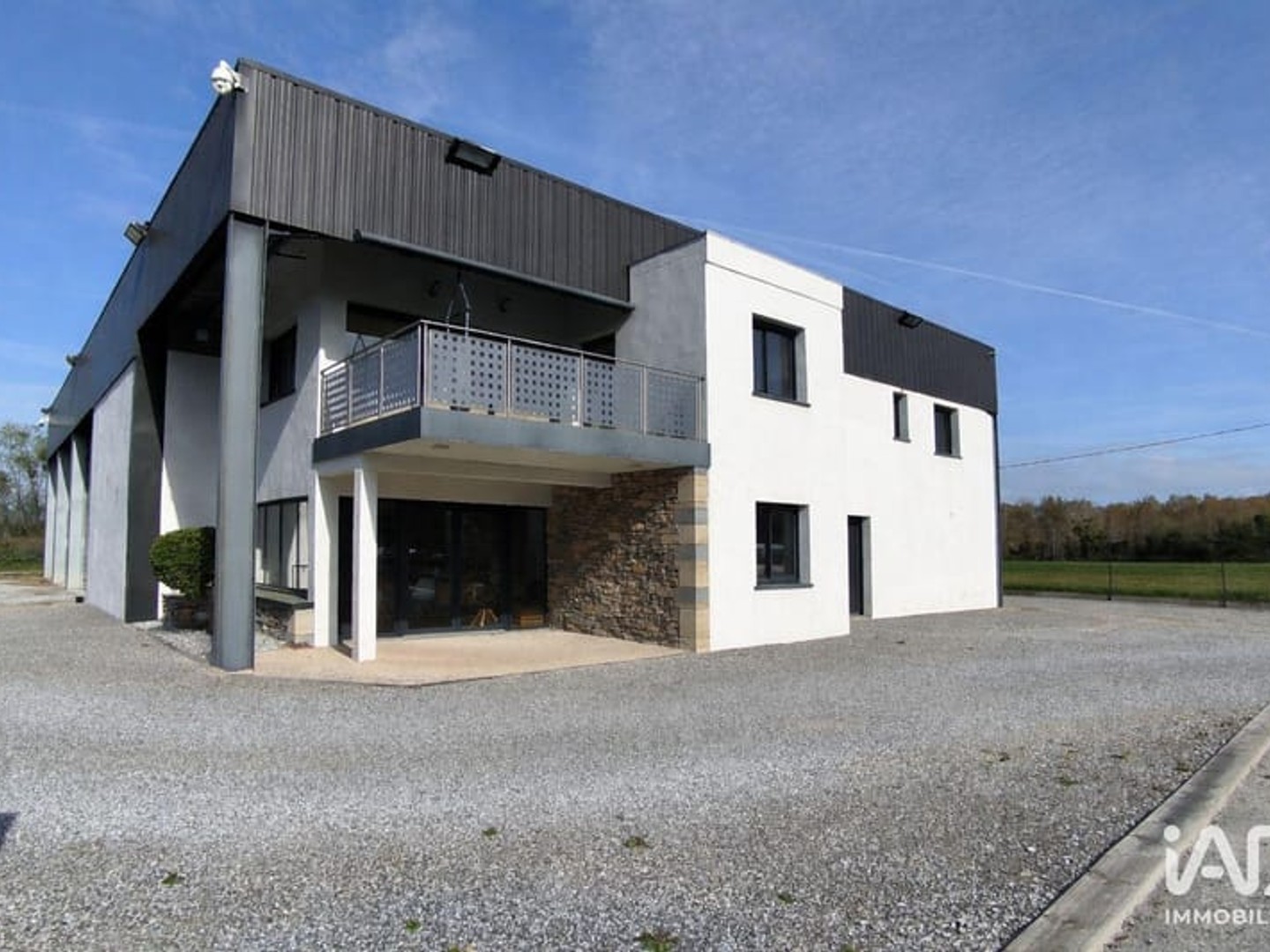 Immeuble commercial 715 m²