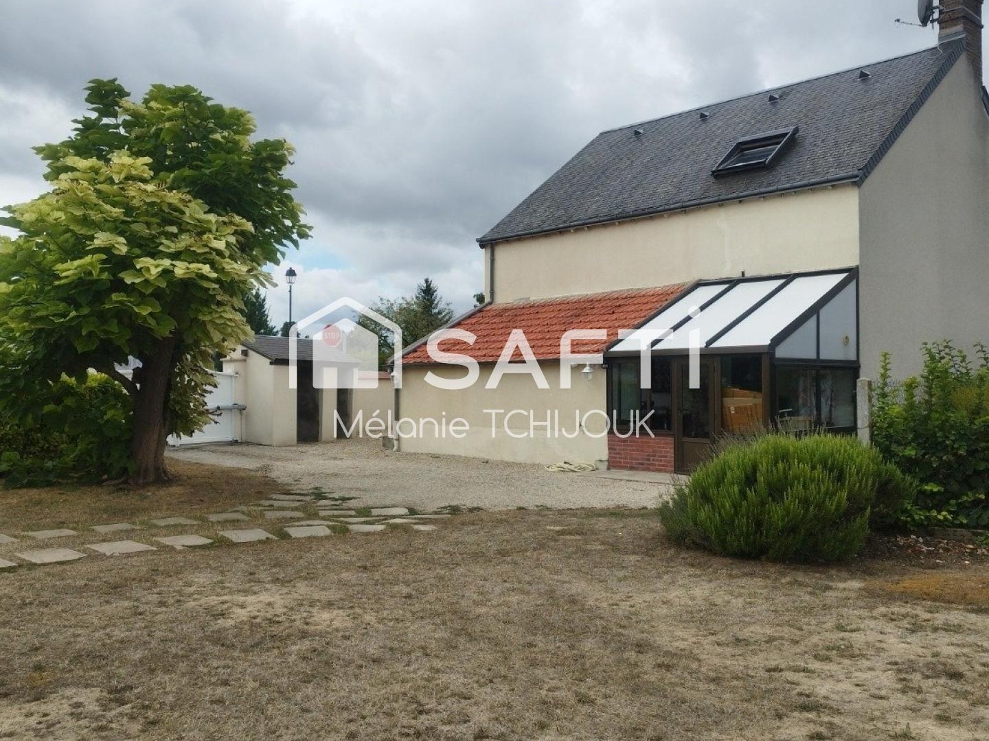 Maison de ville avec dépendance a rénover
