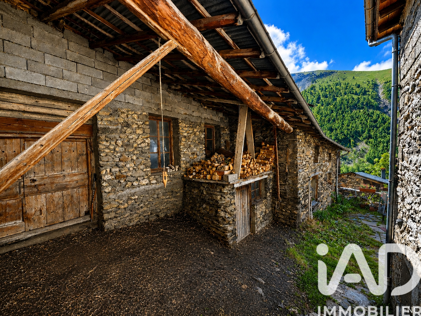 Maison à vendre - 4 pièces - 159m2 - Besse (38142)