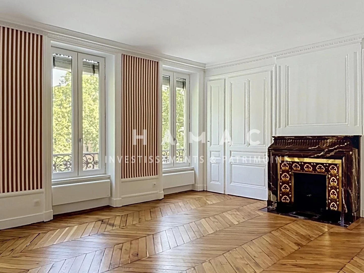 T4 de 125m² entièrement rénové DPE D - ascenseur, cave et grenier - Lyon 2