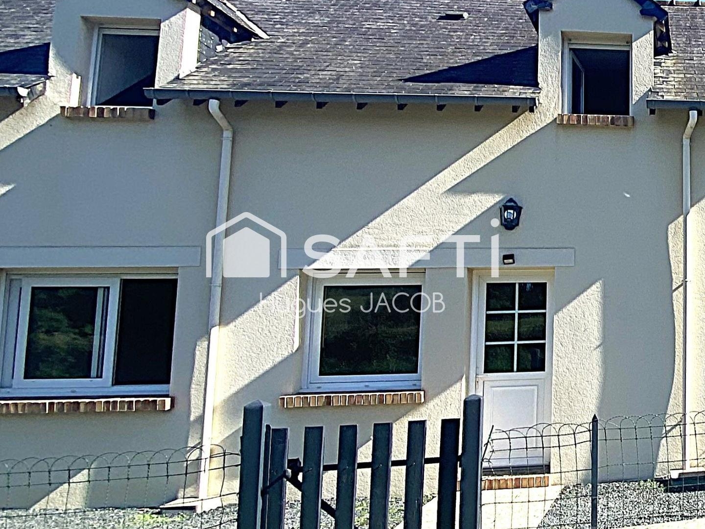 Maison 3 pièces avec une cave et une dépendance