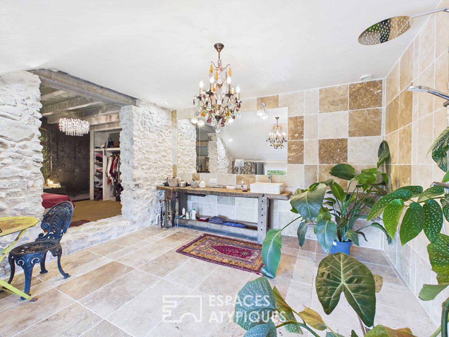 Maison à vendre - 16 pièces - 425m2 - Ceyzérieu (01350)