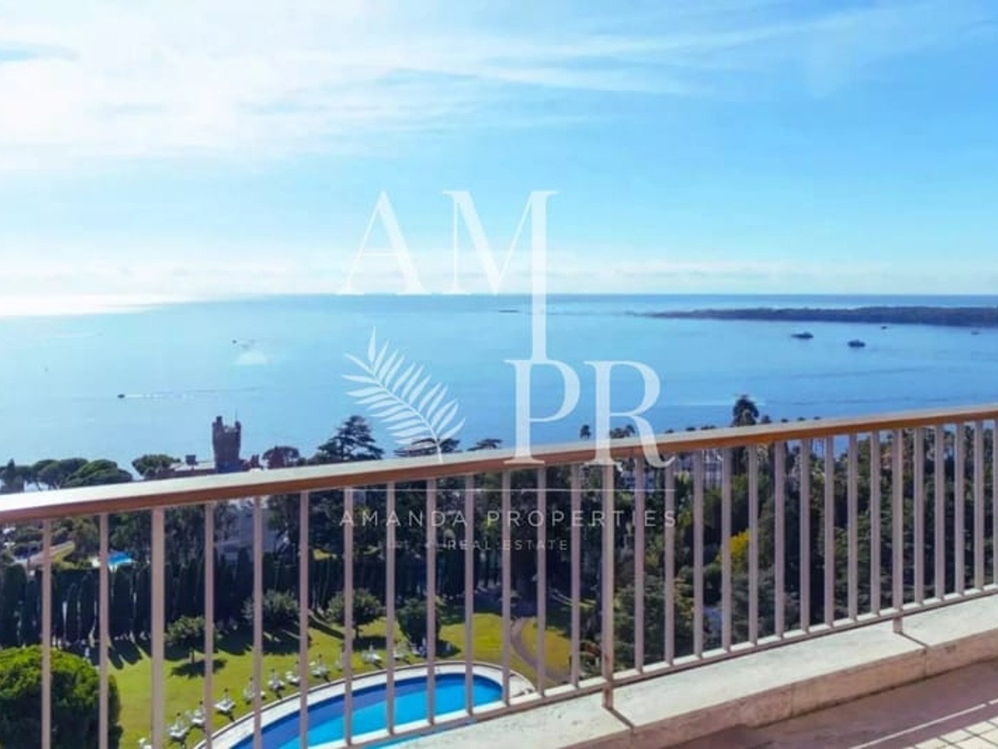 Cannes Californie Superbe duplex de 124 M2 en dernier étage avec 75M2 de terrasse