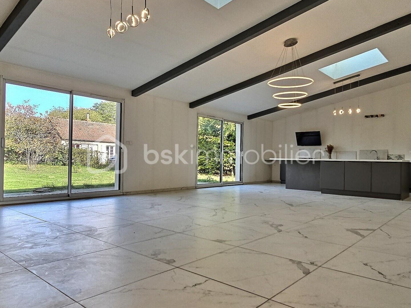 Maison à vendre - 5 pièces - 137m2 - Neuville-Aux-Bois (45170)
