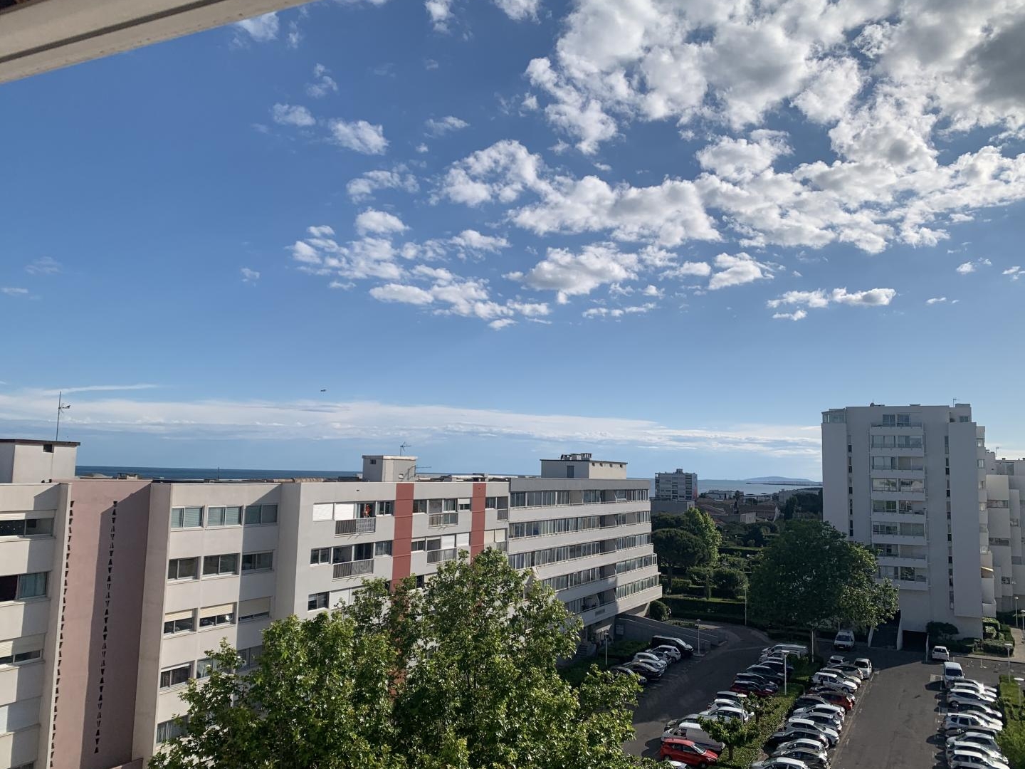 opportunité d'investissement rare pour cet appartement dernier étage T4 traversant en viager occupé Carnon vue mer plein sud