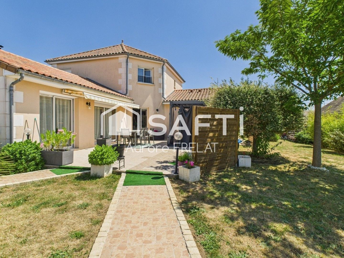 Maison à vendre - 5 pièces - 174m2 - Noyant-De-Touraine (37800)
