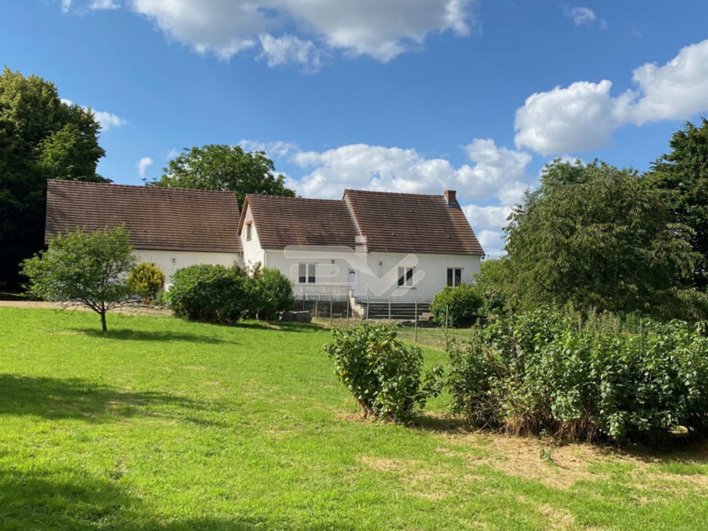 Grande maison avec 6 chambres et piscine au calme