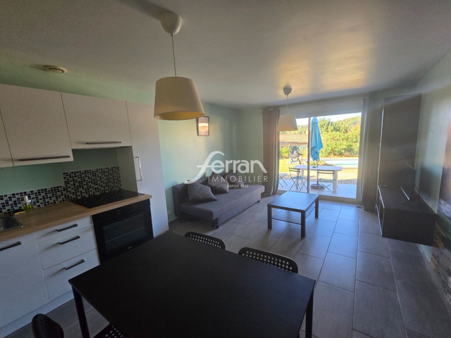 À vendre à Sillans la cascade studio en rez de jardin dans pet