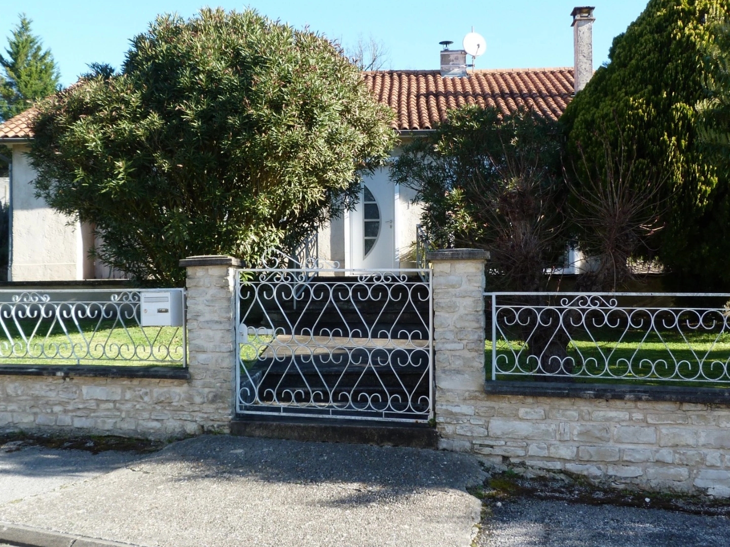 Maison à vendre - 3 pièces - 99m2 - Nersac (16440)