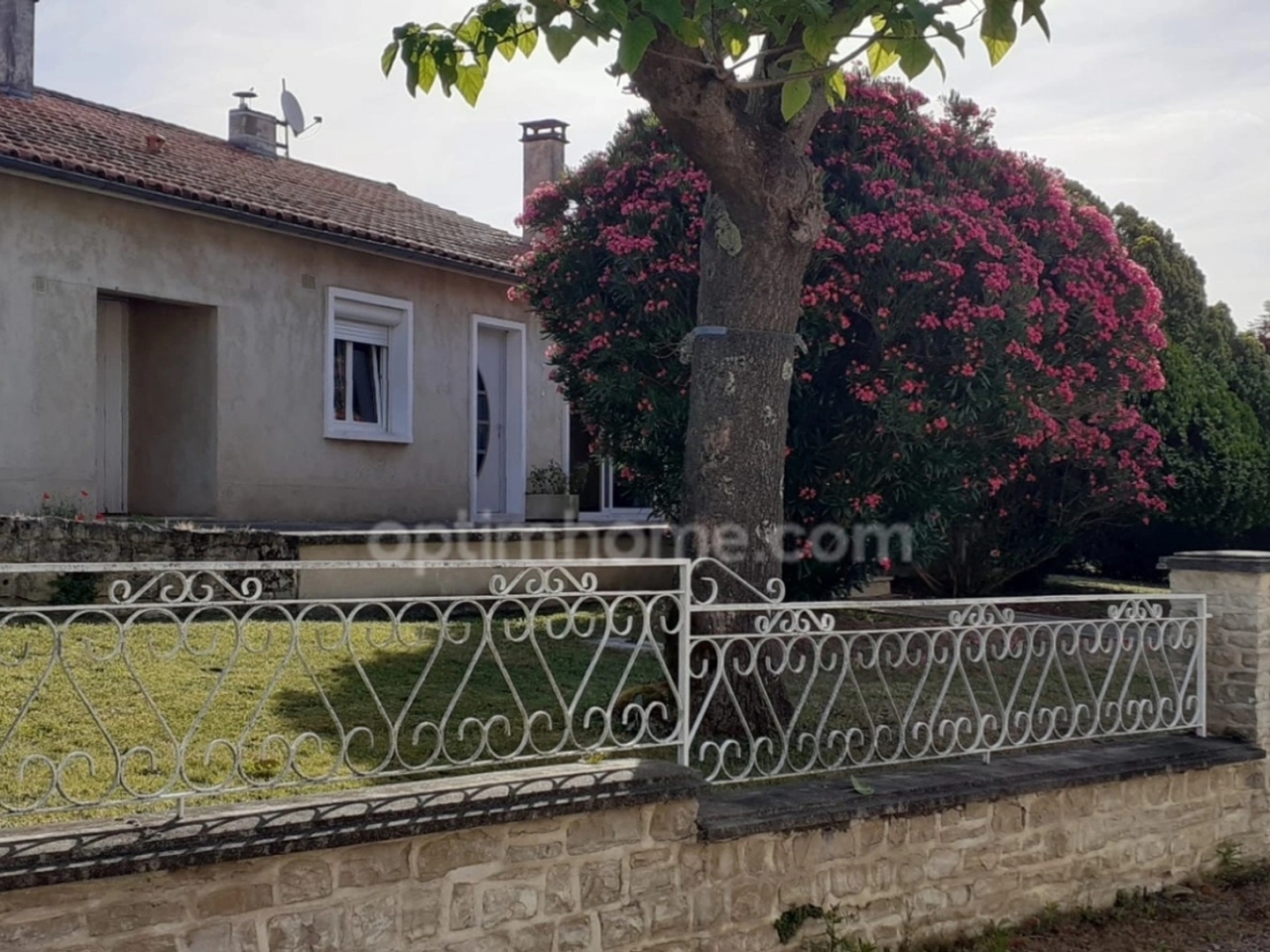 Maison à vendre - 3 pièces - 99m2 - Nersac (16440)