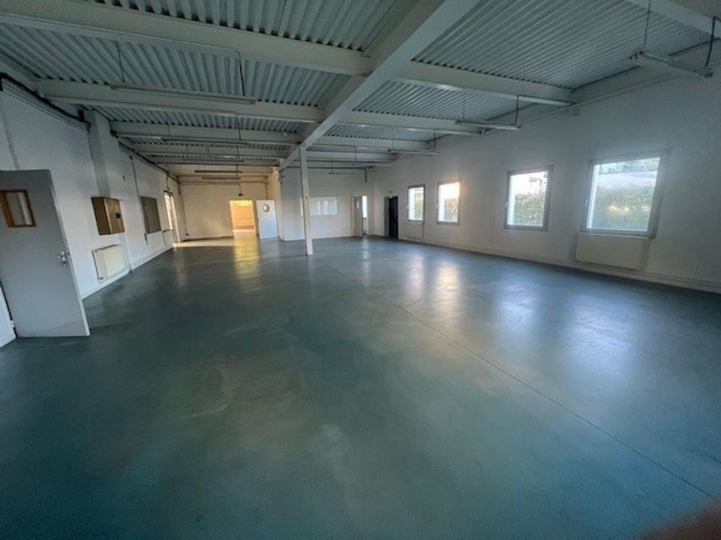 Locaux d activité à vendre à Buc bâtiment indépendant de 1470 m²