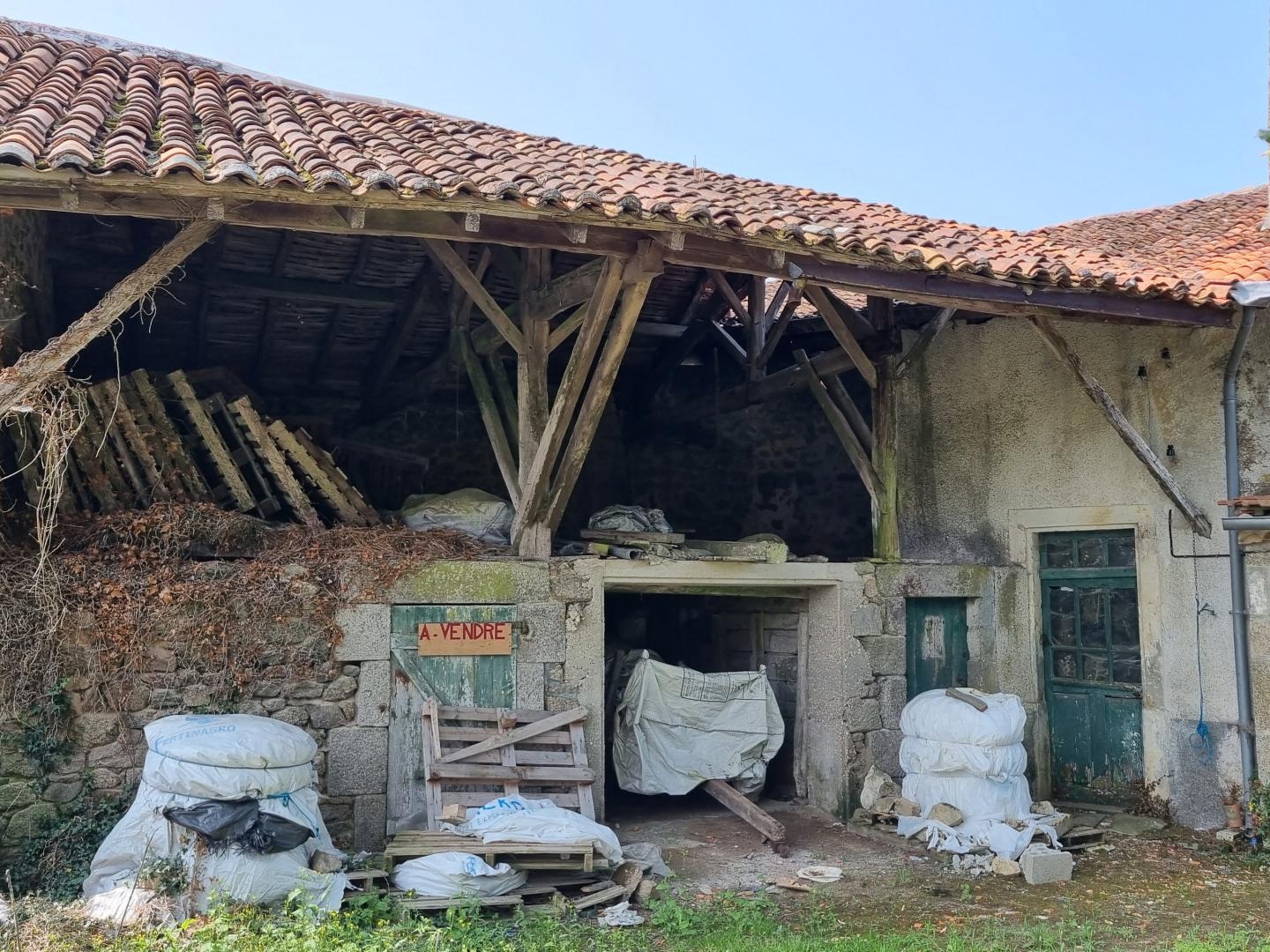 Ancienne habitation avec remise