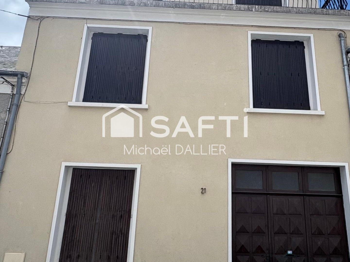 Maison T6 - 4 Chambres - Garages - Jardin -