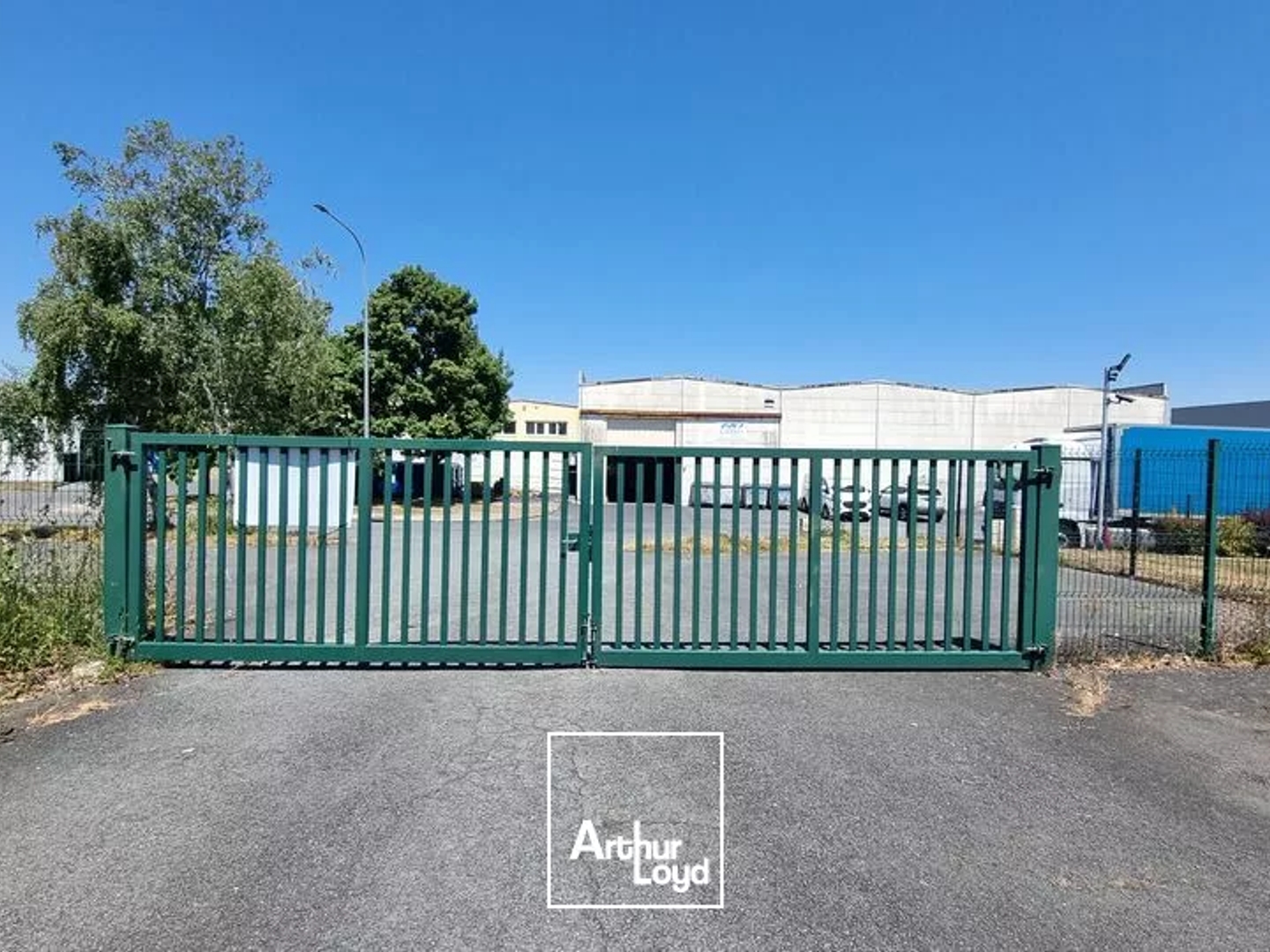 Locaux à vendre - 1539m2 - Poitiers (86000)