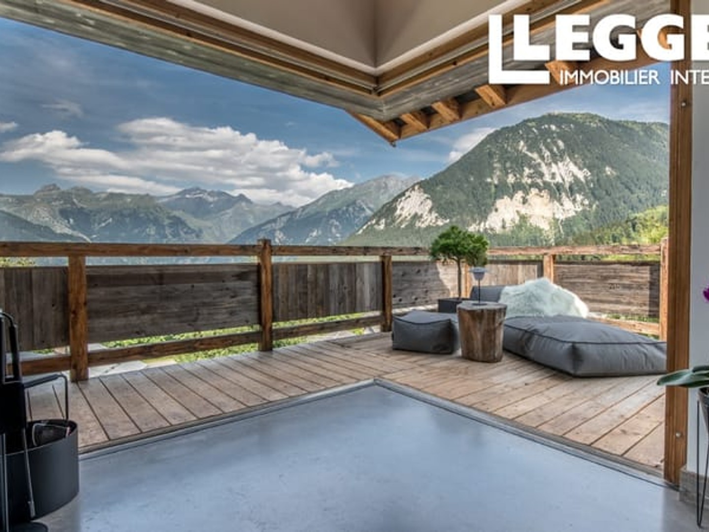 Superbe chalet d'architecte avec 5 suites, un studio et un espace bien-être avec piscine à Courchevel Village