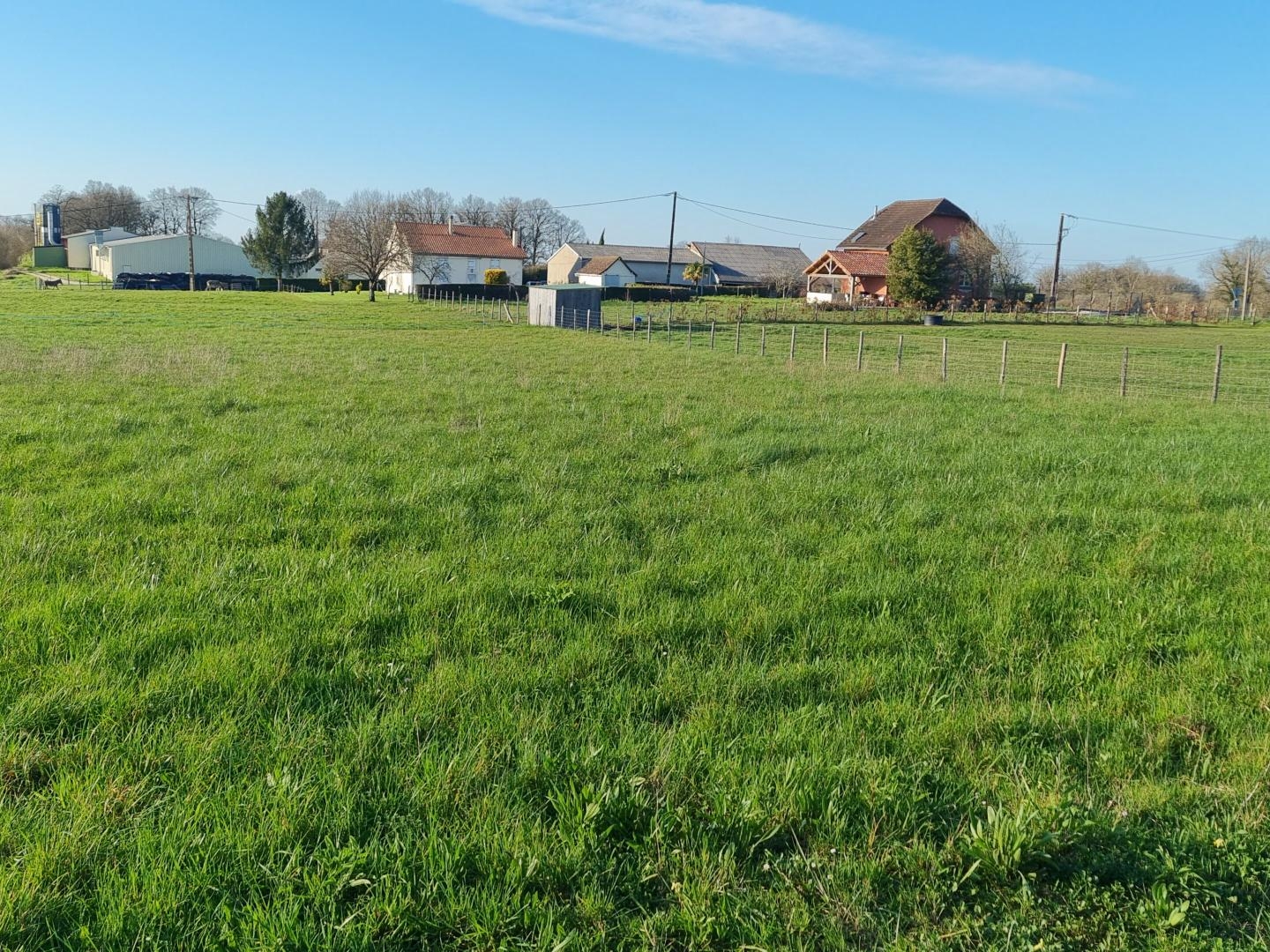 Terrain à vendre - 1200m2 - Nontron (24300)