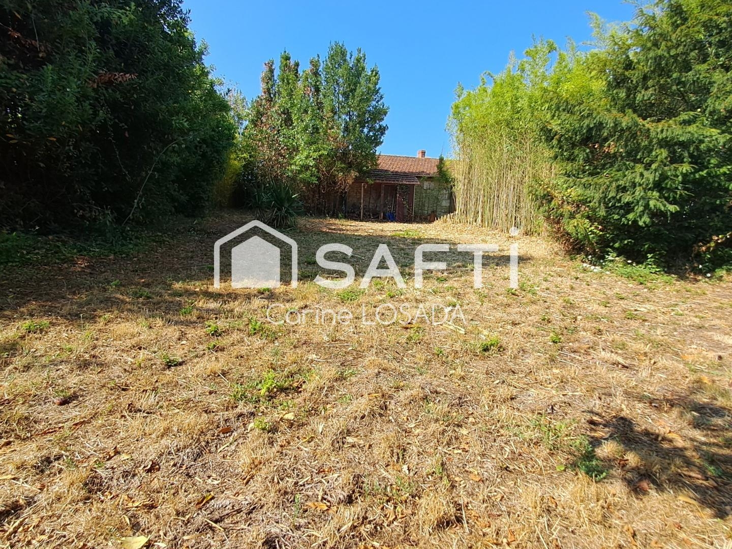 Terrain constructible avec bâti d'environ 100m²