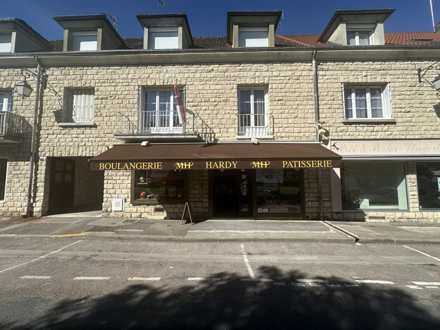 Local commercial 200 m²
